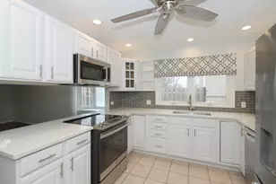 1665 Chippendale Rd, Hoffman Estates, IL 60169 - Photo 9