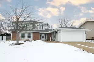 1665 Chippendale Rd, Hoffman Estates, IL 60169 - Photo 1