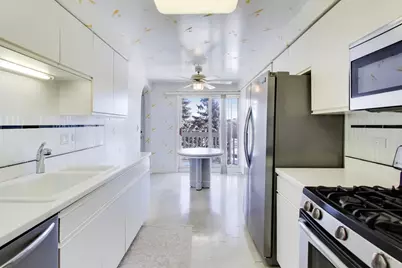 170 Manchester Drive #306, Buffalo Grove, IL 60089 - Photo 5