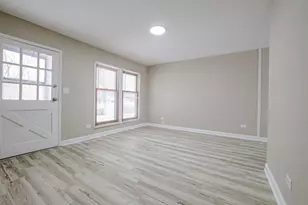 311 W Kennedy Dr, Streamwood, IL 60107 - Photo 5