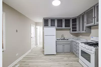 311 W Kennedy Drive, Streamwood, IL 60107 - Photo 9