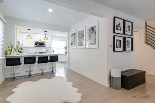 4990 Rochester Dr, Hoffman Estates, IL 60010 - Photo 5