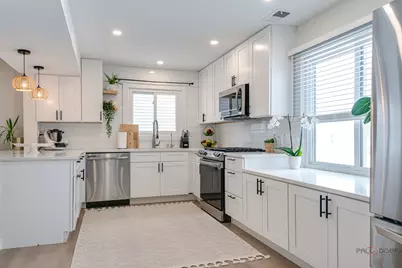 4990 Rochester Drive, Hoffman Estates, IL 60010 - Photo 7