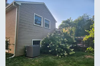 700 N Lakeside Drive, Vernon Hills, IL 60061 - Photo 17