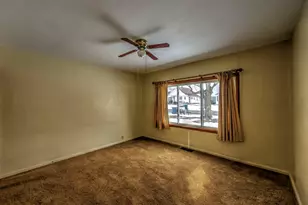 212 W McKinley St, Milford, IL 60953 - Photo 5