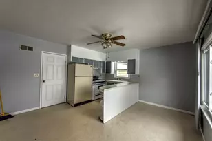 212 W McKinley St, Milford, IL 60953 - Photo 7