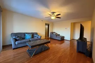 15723 Peggy Ln, Oak Forest, IL 60452 - Photo 3