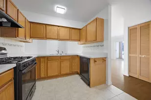 881 N Swift Rd, Addison, IL 60101 - Photo 13