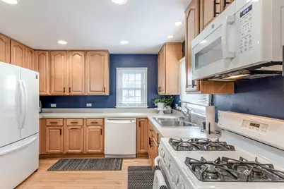 3 Lakeview Drive, Mundelein, IL 60060 - Photo 9