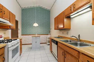 682 Alice Pl, Elgin, IL 60123 - Photo 7