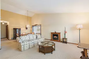 682 Alice Pl, Elgin, IL 60123 - Photo 5