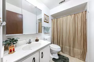 7525 Nantucket Dr, Darien, IL 60561 - Photo 17