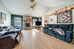 3734 Renfro Rd, Cherry Valley, IL 61016 - Photo 5