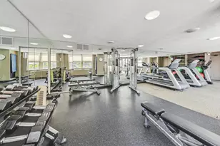 525 W Hawthorne Pl, Chicago, IL 60657 - Photo 17