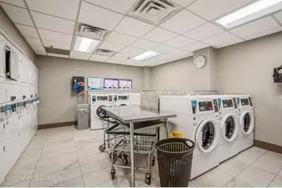 525 W Hawthorne Place #1906, Chicago, IL 60657 - Photo 21