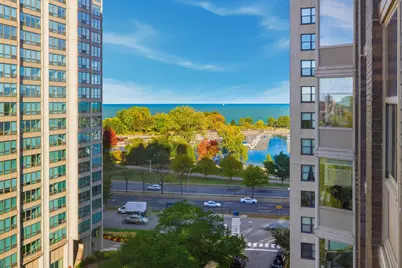 525 W Hawthorne Place #1906, Chicago, IL 60657 - Photo 7