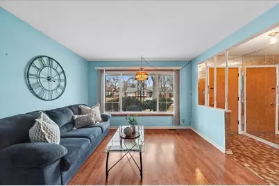 234 Peach Tree Lane, Elk Grove Village, IL 60007 - Photo 3