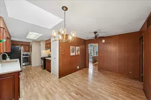 234 Peach Tree Ln, Elk Grove Village, IL 60007 - Photo 9