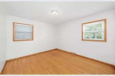 9417 S 78th Avenue, Hickory Hills, IL 60457 - Photo 7