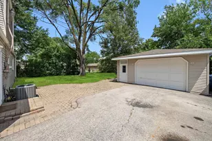 9417 S 78th Ave, Hickory Hills, IL 60457 - Photo 13