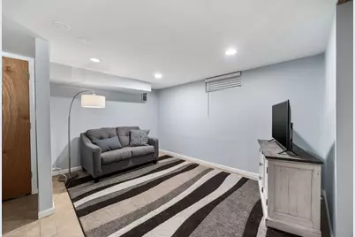 5300 W Foster Avenue, Chicago, IL 60630 - Photo 17