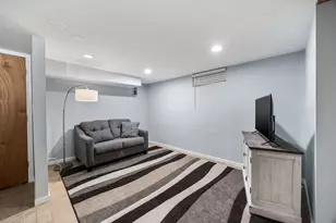 5300 W Foster Ave, Chicago, IL 60630 - Photo 17