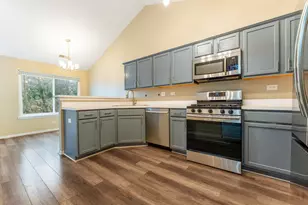 152 Hidden Pond Cir, Aurora, IL 60504 - Photo 5