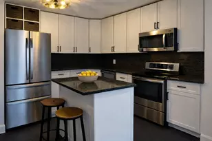 700 W Bittersweet Pl, Chicago, IL 60613 - Photo 3