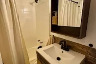 700 W Bittersweet Pl, Chicago, IL 60613 - Photo 7