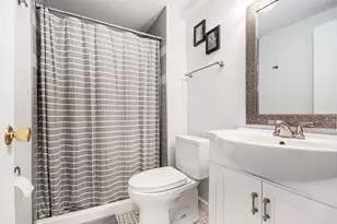 566 W Comstock Ave, Elmhurst, IL 60126 - Photo 13