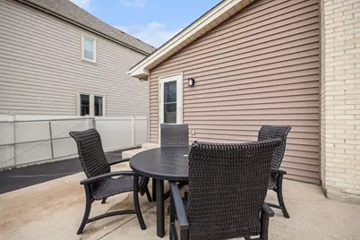 566 W Comstock Avenue, Elmhurst, IL 60126 - Photo 15