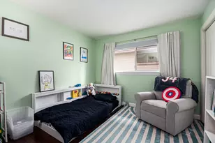 566 W Comstock Ave, Elmhurst, IL 60126 - Photo 9