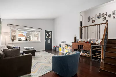 566 W Comstock Avenue, Elmhurst, IL 60126 - Photo 3