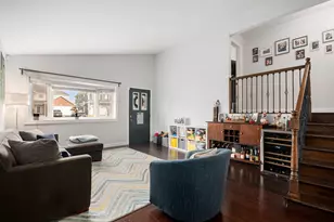 566 W Comstock Ave, Elmhurst, IL 60126 - Photo 3