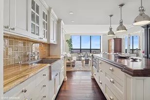 180 E Pearson St, Chicago, IL 60611 - Photo 17