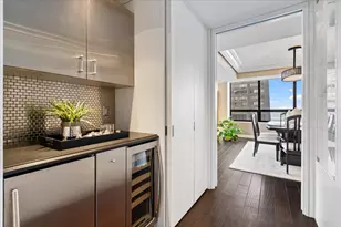 180 E Pearson St, Chicago, IL 60611 - Photo 11