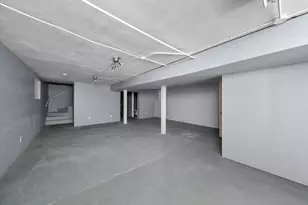 7643 S Paxton Ave, Chicago, IL 60649 - Photo 17