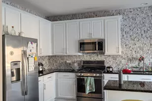 733 Station Blvd, Aurora, IL 60504 - Photo 3