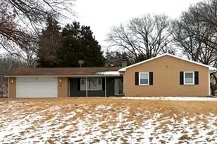 855 Riverside Dr, Dixon, IL 61021 - Photo 1