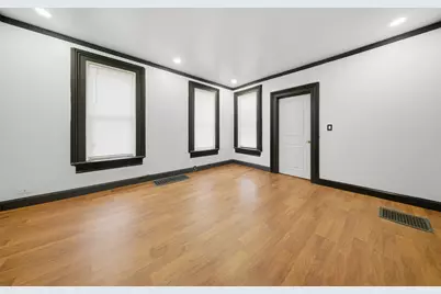 525 S Lasalle Street, Aurora, IL 60505 - Photo 3