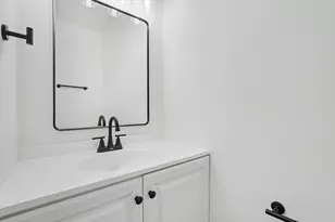 7644 S Cork Ave, Justice, IL 60458 - Photo 9