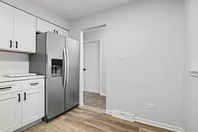 7644 S Cork Avenue, Justice, IL 60458 - Photo 5