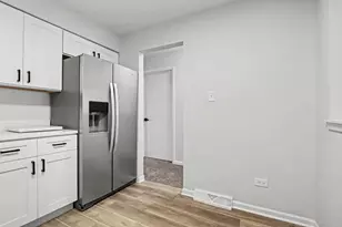 7644 S Cork Ave, Justice, IL 60458 - Photo 5