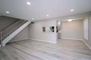 360 Farmingdale Cir, Vernon Hills, IL 60061 - Photo 11