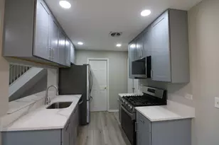 360 Farmingdale Cir, Vernon Hills, IL 60061 - Photo 7