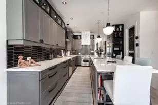 2041 W Cuyler Ave, Chicago, IL 60618 - Photo 7