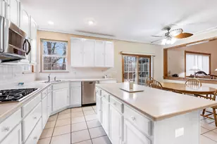 565 Prescott Ln, Gurnee, IL 60031 - Photo 5