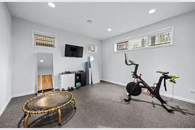1915 W Henderson Street, Chicago, IL 60657 - Photo 25