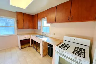 619 W Bluff St, Streator, IL 61364 - Photo 7