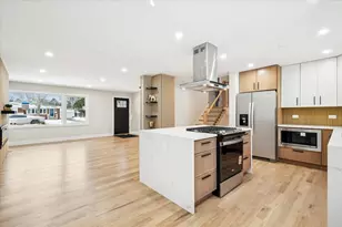 730 N Wilshire Ln, Arlington Heights, IL 60004 - Photo 3